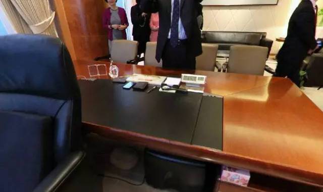 首富王健林、李嘉诚、马云……商界大佬的办公室长什么样？看到最后惊呆了