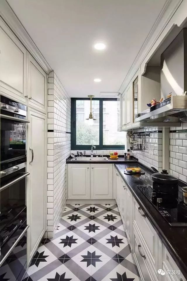 给力
:如何打造一个高颜值的厨房？瓷砖和橱柜颜色要选好