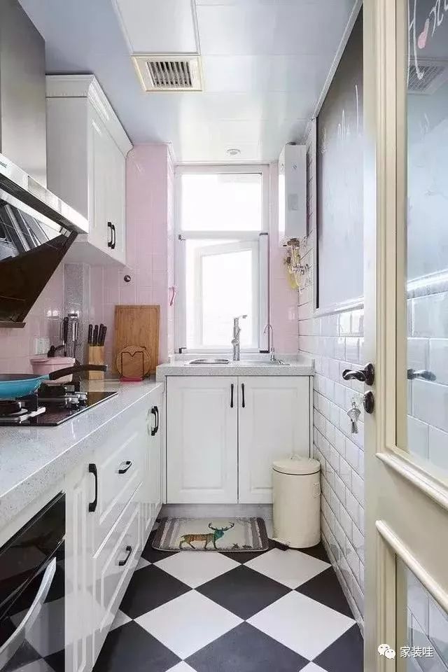 给力
:如何打造一个高颜值的厨房？瓷砖和橱柜颜色要选好